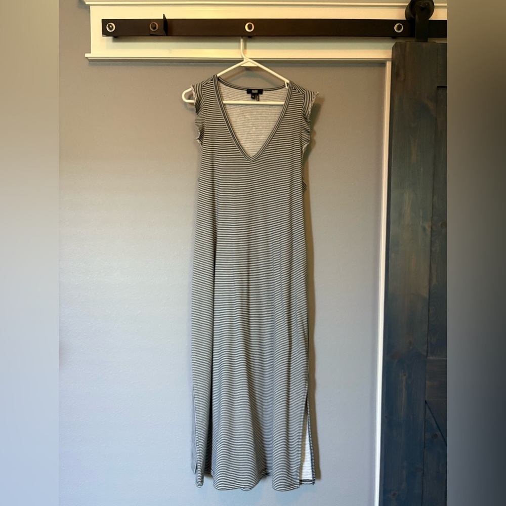 PAIGE Black and White Flutter Sleeve V-Neck Sheath Maxi Dress